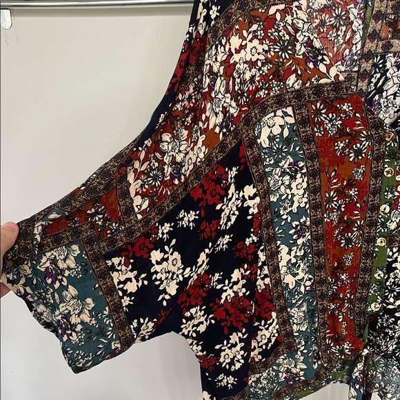 White Birch Brand Women's Multicolor Floral Top - Picture 6 of 6